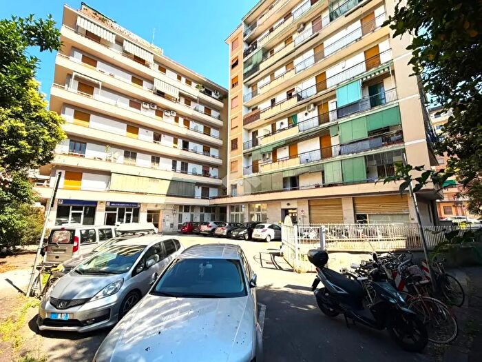 Appartamento trilocale in vendita in Piazzetta Valdambra, Firenze