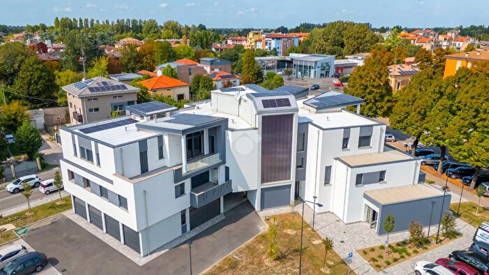 Appartamento trilocale in vendita in Viale C Battisti, Correggio