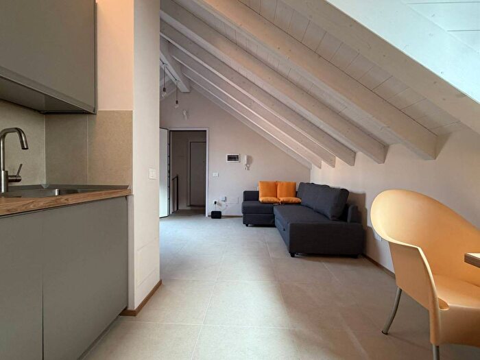 Appartamento trilocale in affitto in Via Padova, Pasteur, Milano