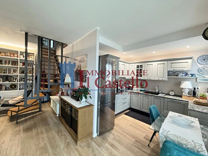 Appartamento con 5 locali in vendita in Via Vittorio Formentano, Castiglione Del Lago