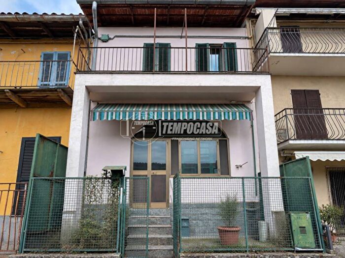 Casa quadrilocale in vendita in Via Giuseppe Garibaldi, Vigliano Biellese