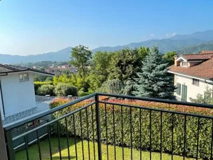Casa con 6 locali in vendita in Giaveno