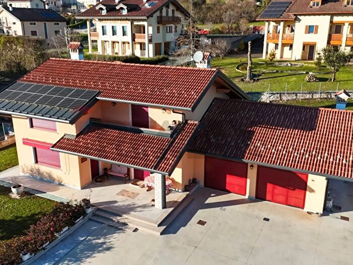 Casa con 10 locali in vendita in Via dellEmigrante a, San Gregorio Nelle Alpi