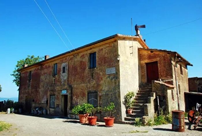 Casa con 9 locali in vendita in Montefiascone, Montefiascone