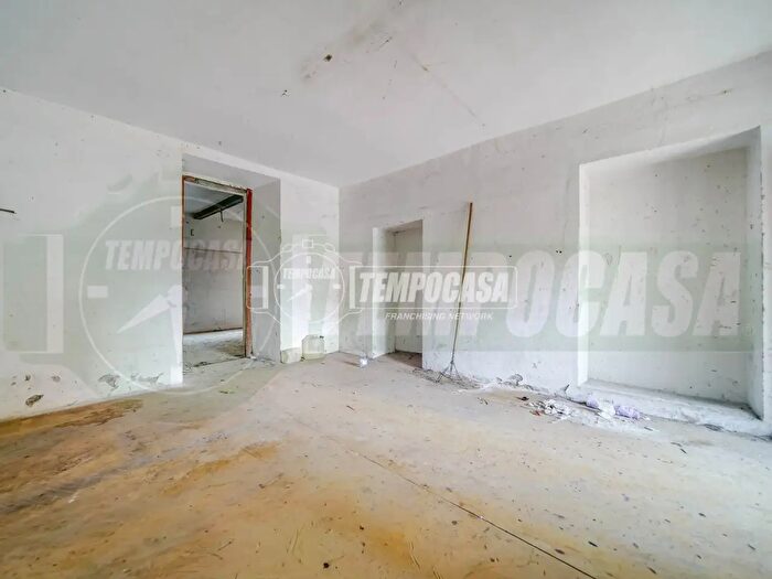 Appartamento quadrilocale in vendita in Leggiuno