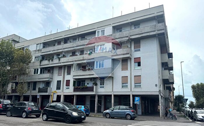 Appartamento trilocale in affitto in Piazza Vega, Roma