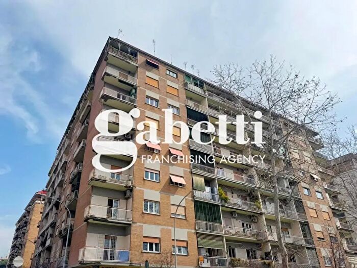 Appartamento bilocale in vendita in Via Olevano Romano, Roma
