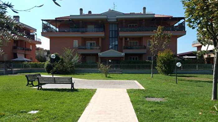 Appartamento con 6 locali in vendita in Via Ignazio Scimonelli, Roma