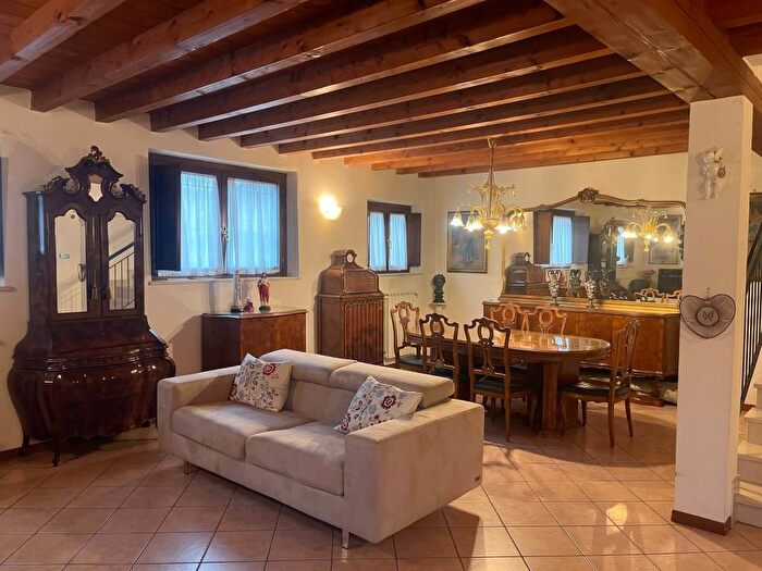 Appartamento quadrilocale in vendita in Centro, San Zeno Naviglio