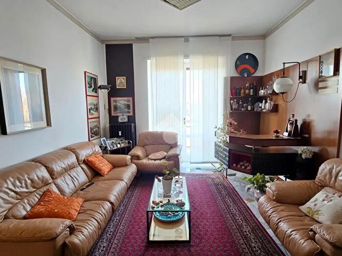 Appartamento trilocale in vendita in Via Francesco Primaticcio, Milano