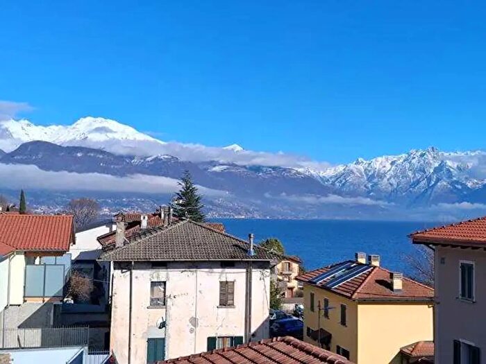 Casa con 7 locali in vendita in Frazione Bellera, Pianello Del Lario