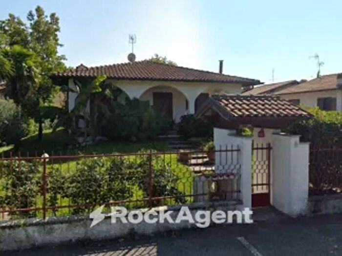 Casa con 6 locali in vendita in Via P Nenni, Motta Visconti