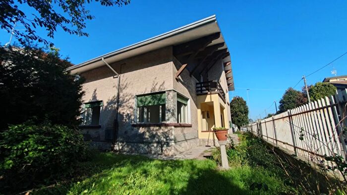 Casa con 6 locali in vendita in Coppini, Moglia