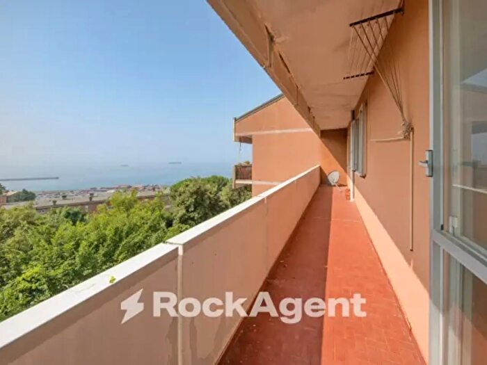 Appartamento quadrilocale in vendita in Via della Benedicta, Genova