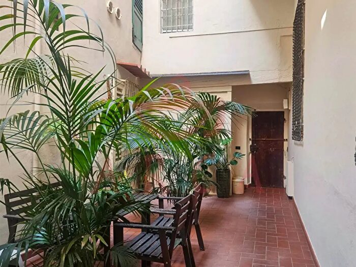 Appartamento con 5 locali in vendita in Via dei Neri, Firenze