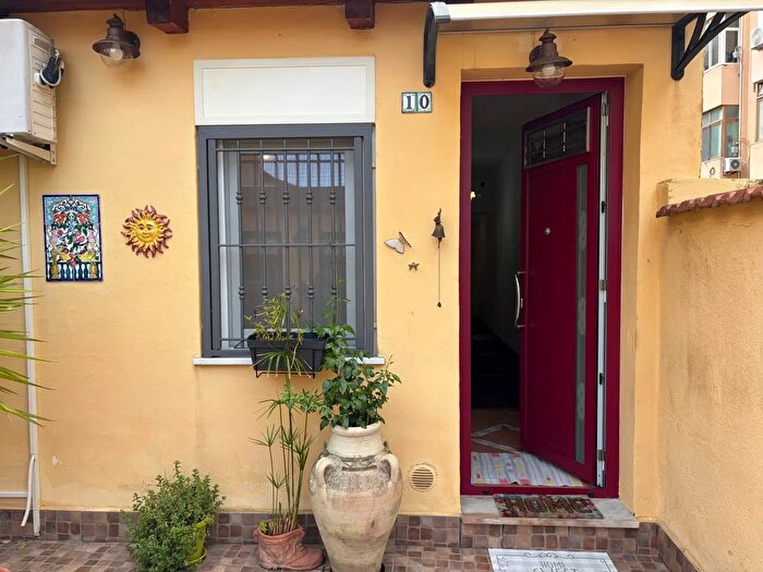 Appartamento trilocale in vendita in Via Giuseppe Sorge, Palermo