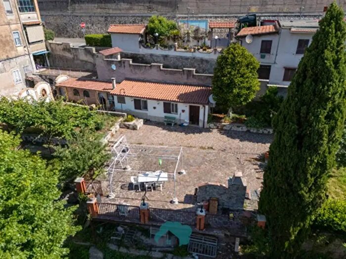 Appartamento trilocale in vendita in Via Tivoli, Poli