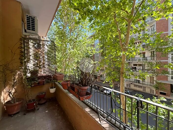 Appartamento trilocale in affitto in Via Valsugana, Roma
