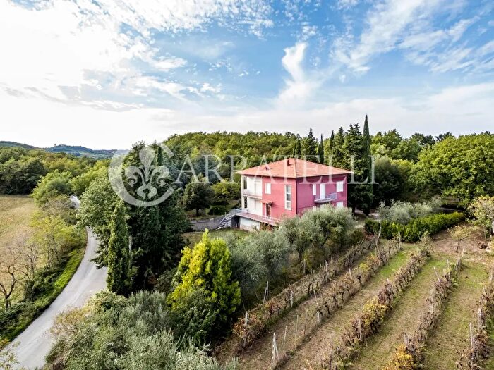 Casa con 12 locali in vendita in Montepulciano