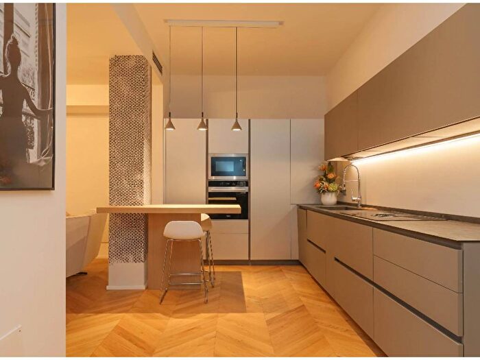 Appartamento bilocale in affitto in Via Luigi Lagrange, Via Roma, Torino