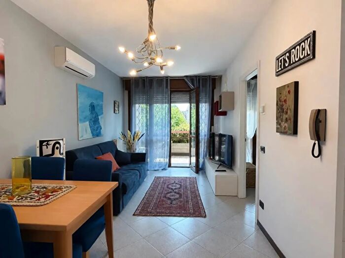 Appartamento bilocale in vendita in Desenzano Del Garda
