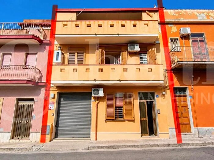 Casa con 5 locali in vendita in Via Unità, Pachino