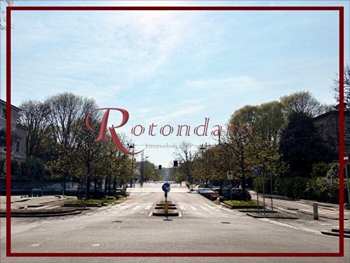 Appartamento quadrilocale in affitto in Via Vincenzo Monti, Vincenzo Monti, Milano