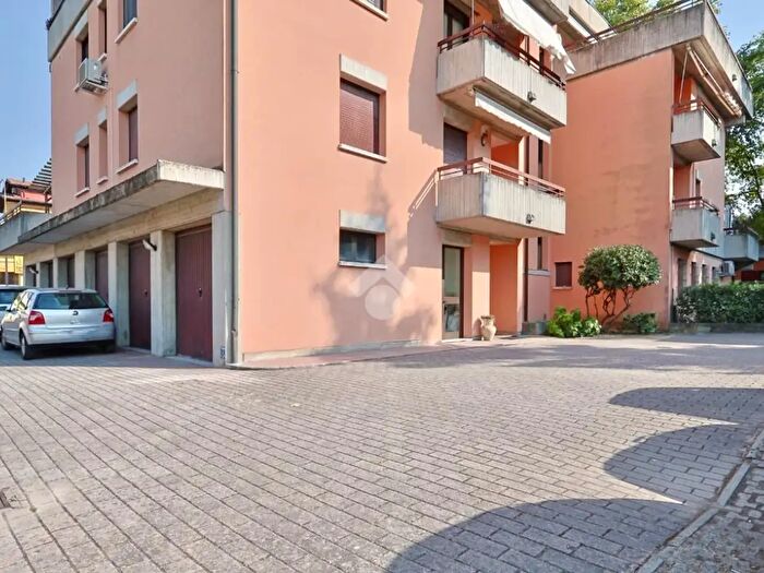 Appartamento trilocale in vendita in Via Adua, Reggio nell'Emilia