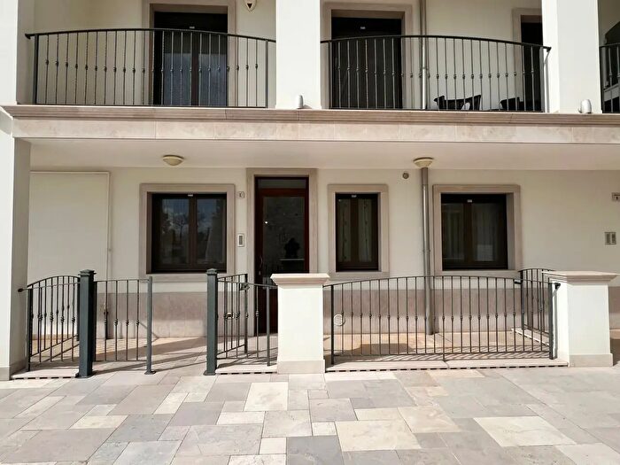 Appartamento quadrilocale in vendita in Via Martina Franca, Cisternino