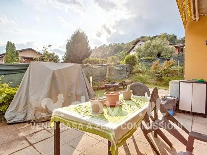 Appartamento trilocale in vendita in Via Profaré a, Laveno Mombello