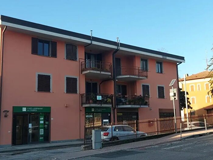 Appartamento con 5 locali in vendita in Massa Martana