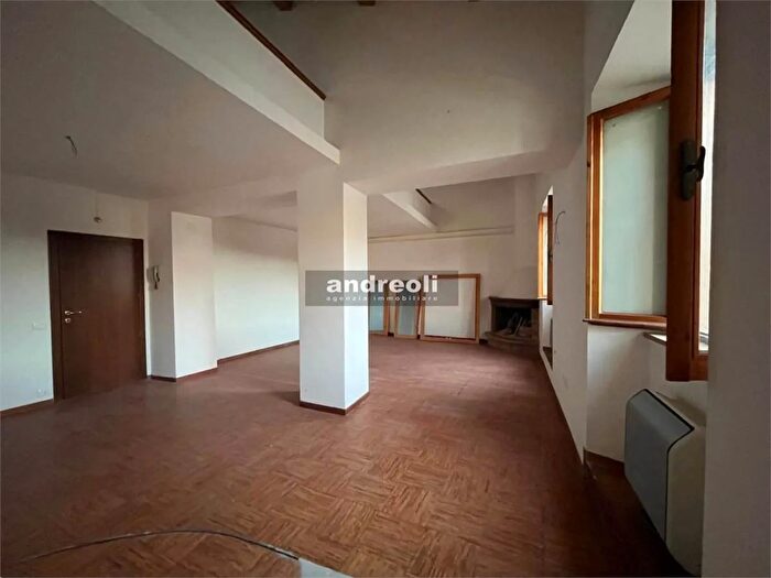 Appartamento trilocale in vendita in Cupramontana