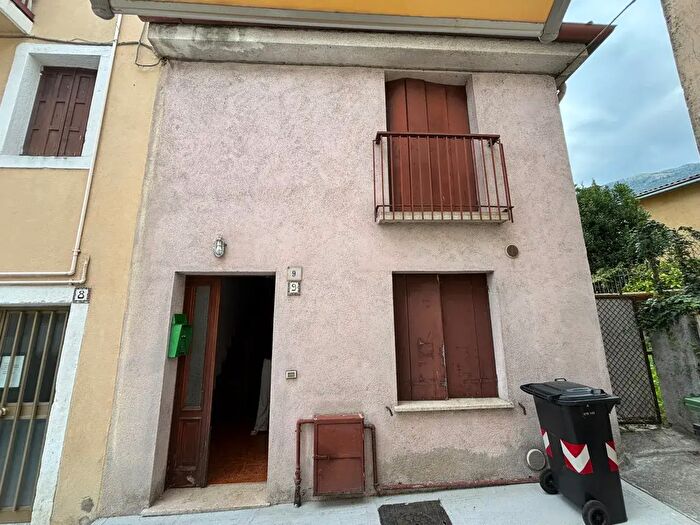 Casa trilocale in vendita in Largo Porta Cadore N, Vittorio Veneto