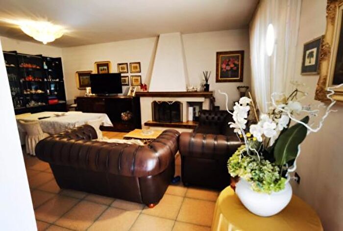 Casa con 6 locali in vendita in Ravenna