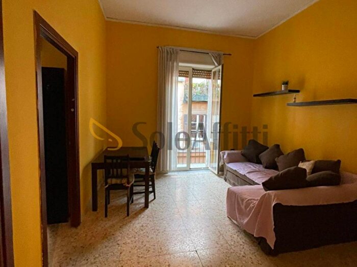 Appartamento trilocale in affitto in Via Giannantonio Summonte, Centro Storico, Napoli