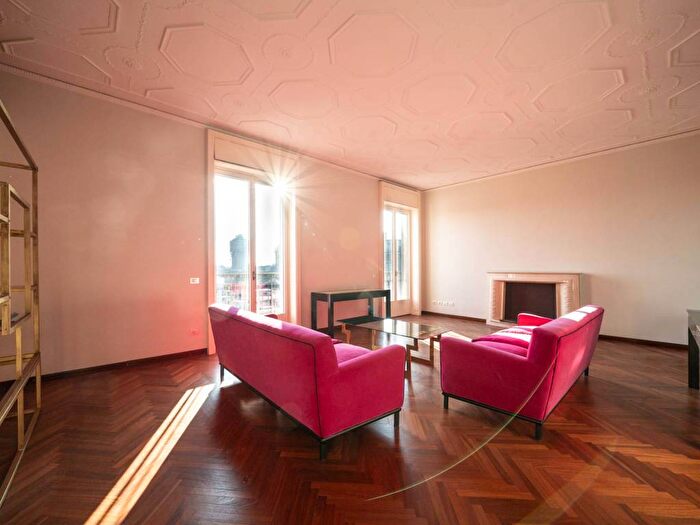 Appartamento trilocale in affitto in Corso di Porta Vittoria, Borgogna Largo Augusto, Milano