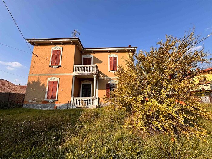 Casa con 5 locali in vendita in Via Isella, Gambolo
