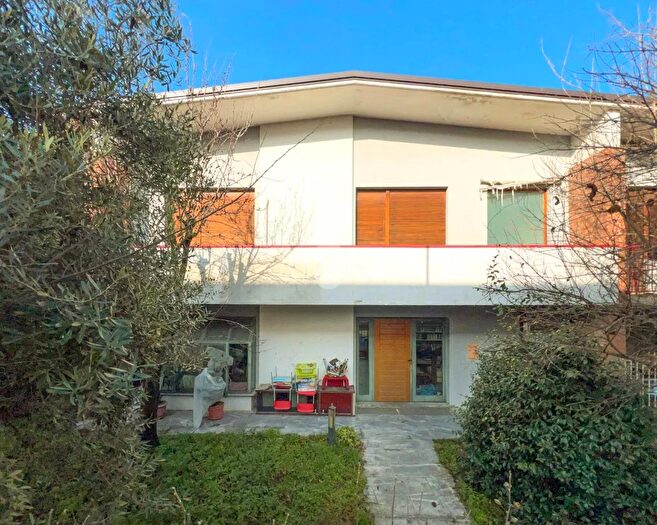 Casa quadrilocale in vendita in Via Monsignore Angelo Beccaria, Broni