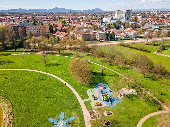 Appartamento quadrilocale in vendita in Via Canestrini, Padova