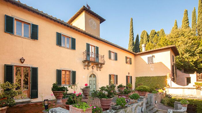 Appartamento con 7 locali in vendita in Viale Michelangelo, Firenze