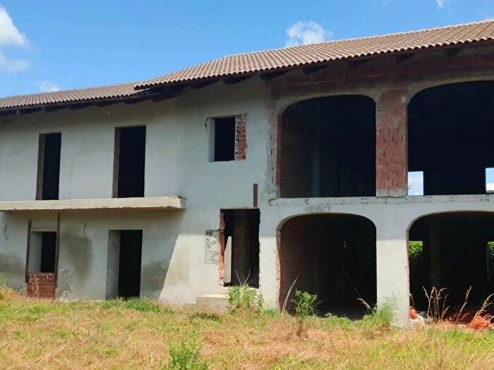 Casa con 5 locali in vendita in Scalenghe