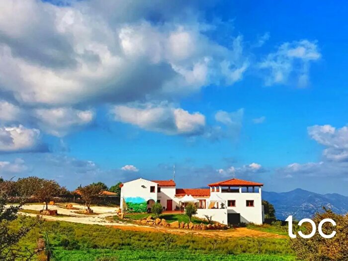 Casa con 12 locali in vendita in Siniscola