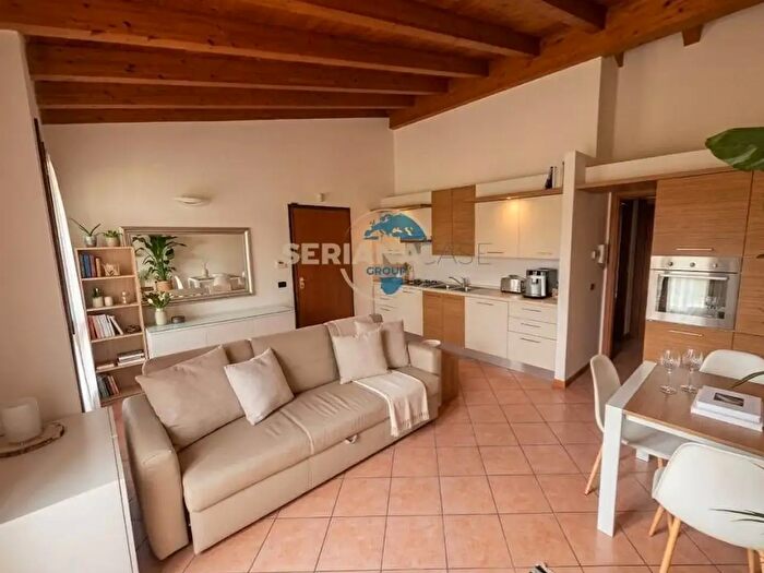 Appartamento bilocale in vendita in Vicolo del Fante, Cene