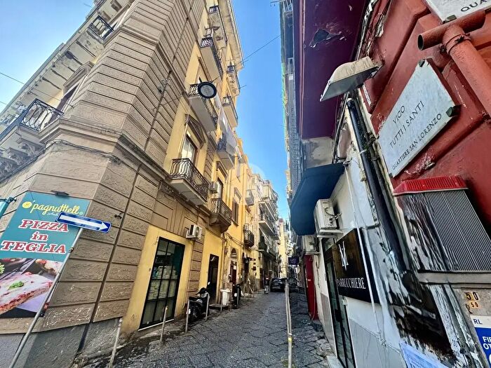Appartamento bilocale in vendita in Vico Tutti I Santi, Napoli