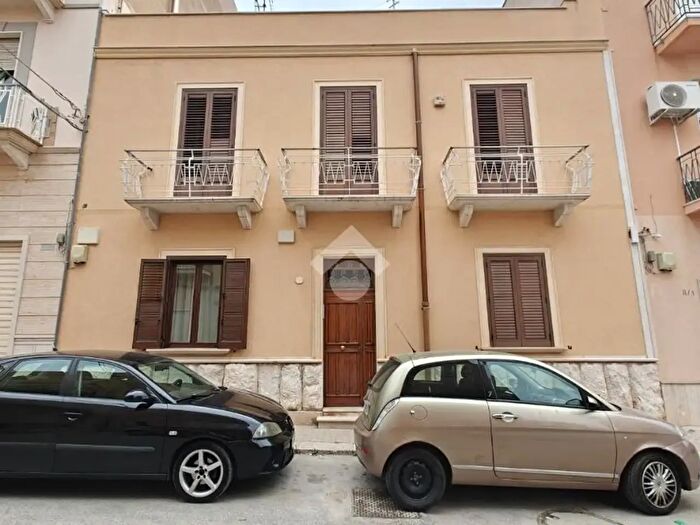 Casa con 7 locali in vendita in Via Lombardia, Erice