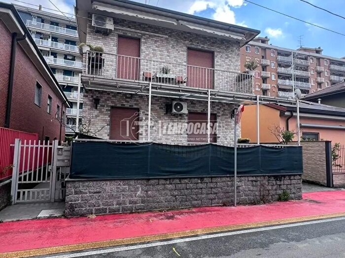 Appartamento trilocale in affitto in Via Trieste, Paderno Dugnano