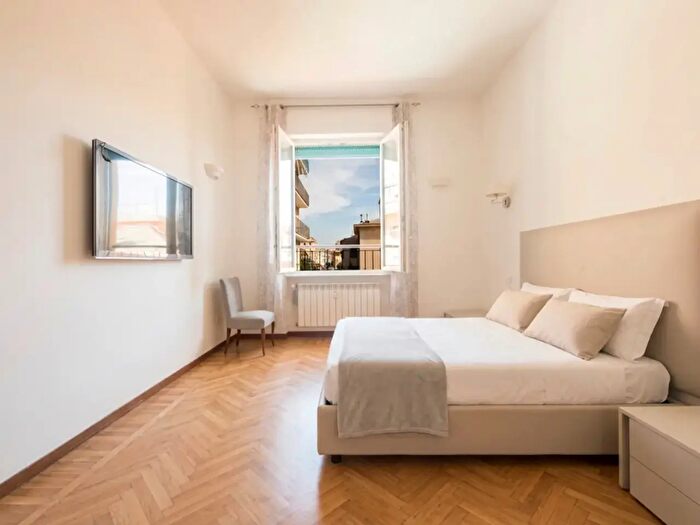 Appartamento con 6 locali in vendita in Via Fabio Filzi, Genova