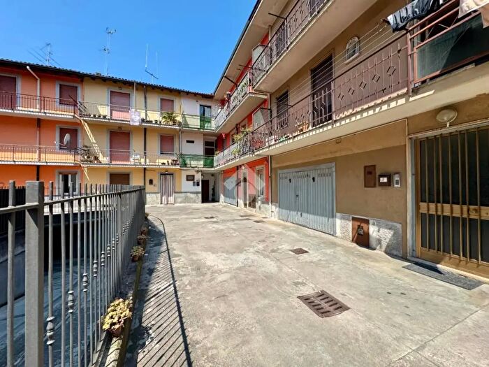 Appartamento trilocale in vendita in Via Castegnate, Terno D'Isola