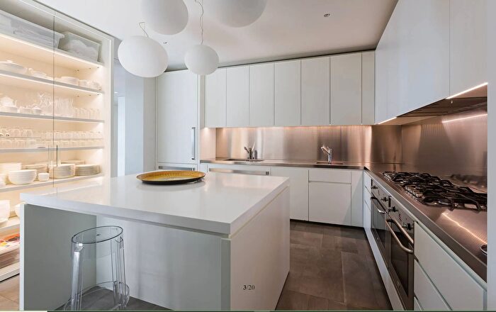 Appartamento quadrilocale in vendita in Treviso Viale Luzzatti, Treviso