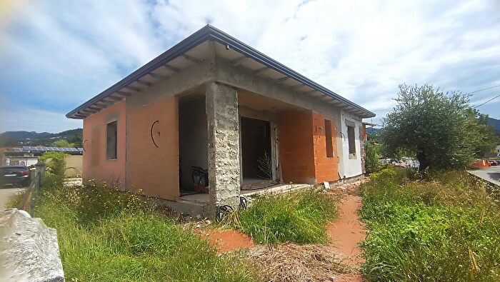Casa con 5 locali in vendita in Castelnuovo Magra